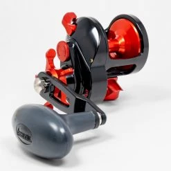 Accurate Tern 2 Star Drag Reels Color Black/Red